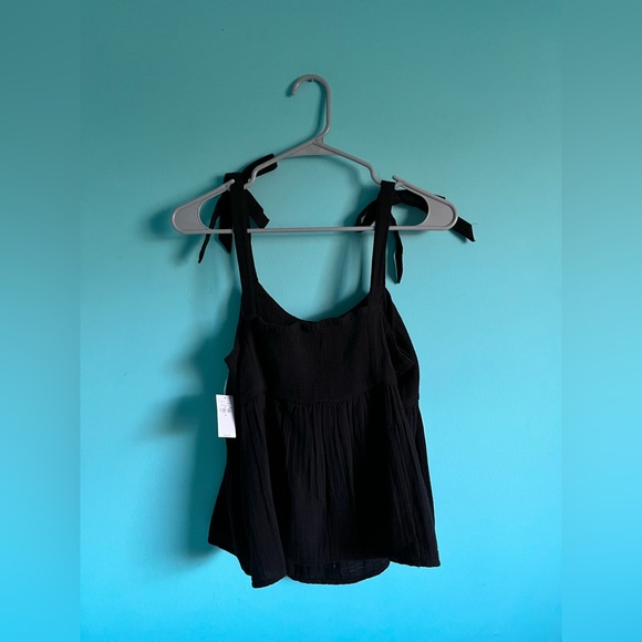 Old Navy Shoulder Tie Smocked Tank (m) - Picture 4 of 4